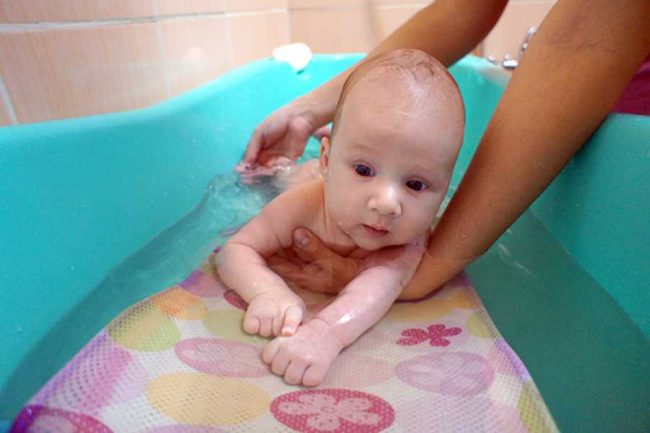 bathing a child after vaccination