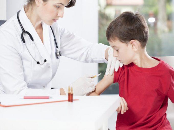 Can there be complications after BCG revaccination?