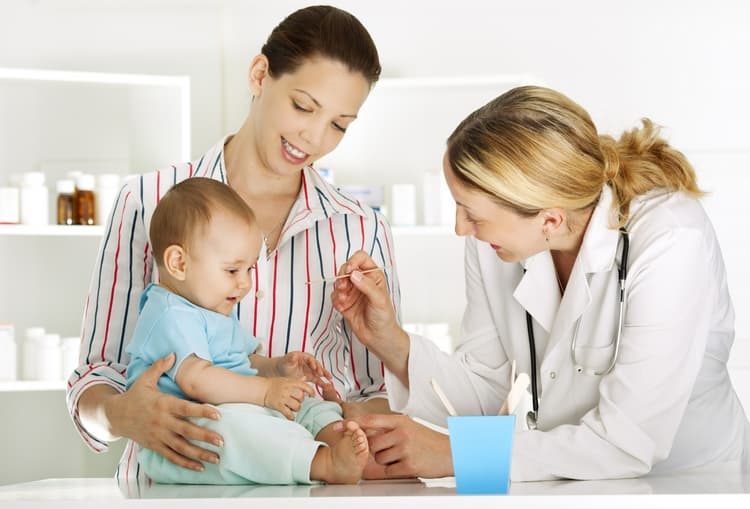 О том, какой препарат выбрать для вакцинаци малыша, можно также посоветоваться с врачом.