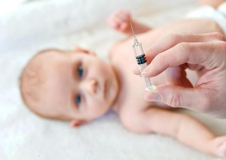 Прочтите отзывы о вакцинах, чтобы определиться, что лучше: АКДС или Пентаксим.