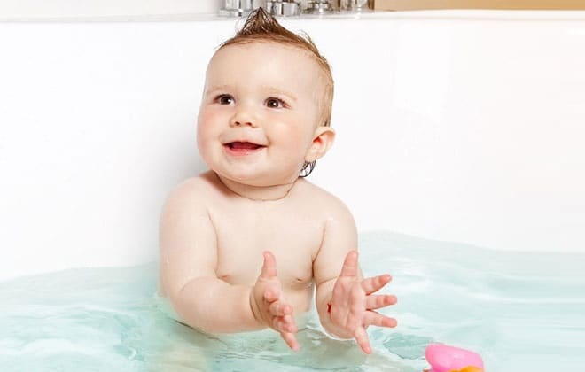 A child bathes after vaccination