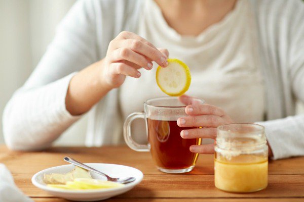 Warm tea with lemon and honey for flu