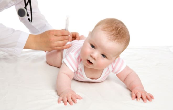 Внутримышечное введение прививки малышу